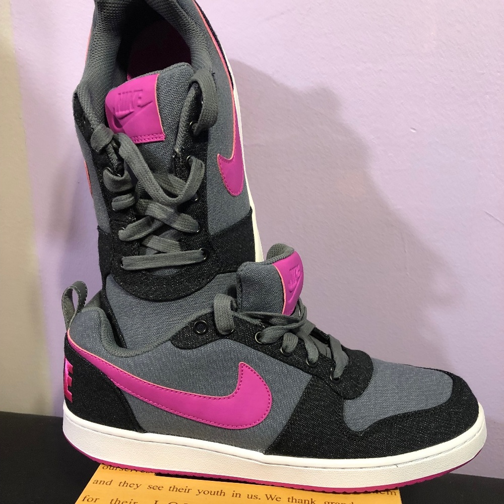 Nike- women's- Sneakers